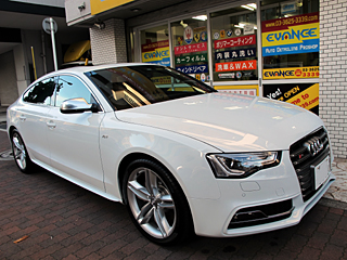 audi_s5_sportback̃A~zB[ɂKXR[eBO{H