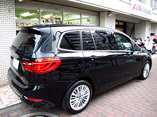 
BMW 218d OcA[̃EBhEKXɑSʝR[g{H܂