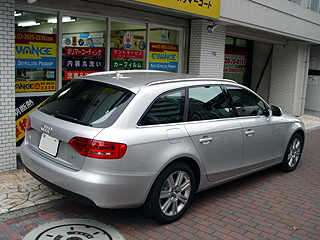 Audi A4 1.8TAvantɃJ[tB{H