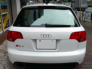 Audi RS4 AvantɃKXR[eBOƃJ[tB{H