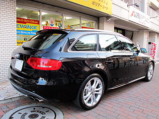 AUDI S4 AVANT̃A~zB[ɂKXR[eBO{H