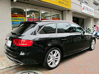 AUDI S4 AVANTɃEBhER[eBOH̉摜