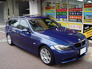 BMW 320 TouringɃJ[tB{H