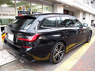 BMW 330i TouringɃNA^19{Hς݉摜