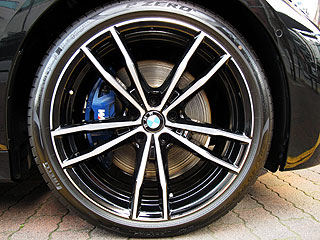 BMW 330i Touring̃A~zB[ɂR[eBOHς݉摜