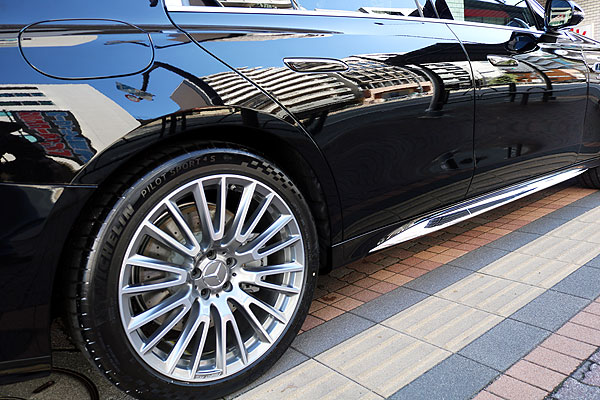 ガラスコーティング済みAMG E53の側面-2