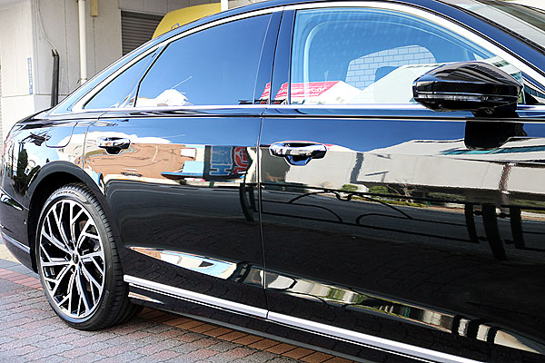 コーティング済みAUDI A8右前から側面拡大画像