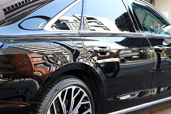 コーティング済みAUDI A8右後から側面拡大画像