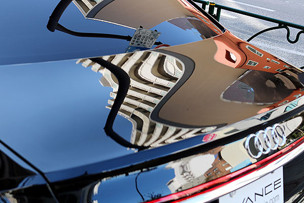 コーティングされたAUDI A8左側からのトランク部分