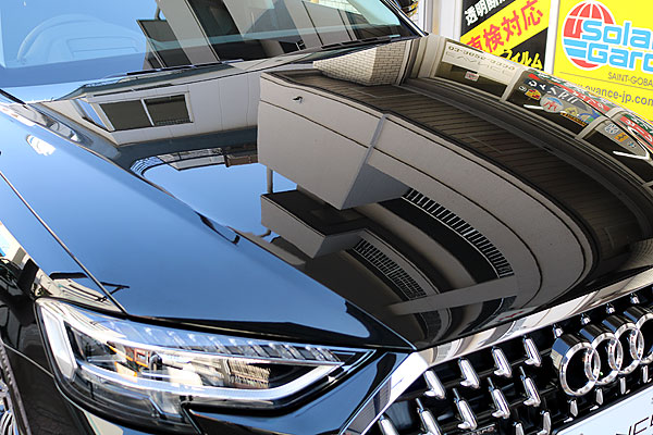 ガラスコーティング済みAUDI A8のフード部分右側面からの画像