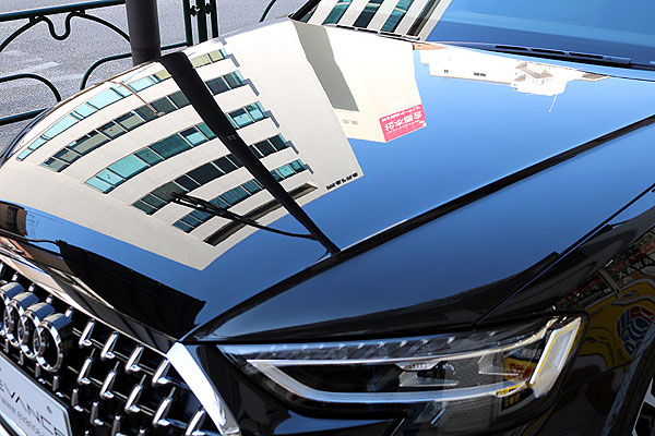 ガラスコーティング済みAUDI A8のフード部分左側面からの画像