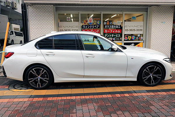 ガラスコーティング済み側面全体画像:BMW320d