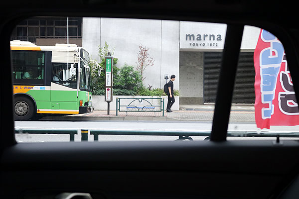 プライバシーガラス + カーフィルムのクアンタム14貼付済み、車内からの視認性