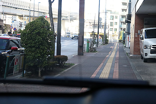 断熱カーフィルム、クアンタム19を貼付後のリヤガラス内側からの視認性