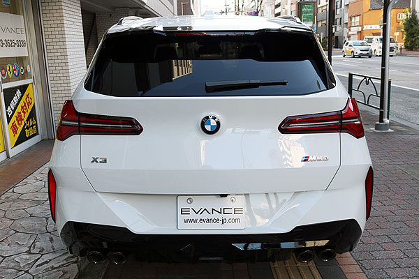 断熱カーフィルム、クアンタム19を貼付後のBMW X3後部全体画像