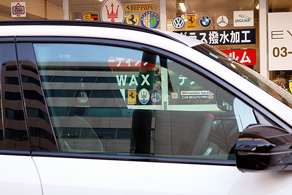 フロントドアガラスにナノセラミック透明断熱フィルム貼付済み画像