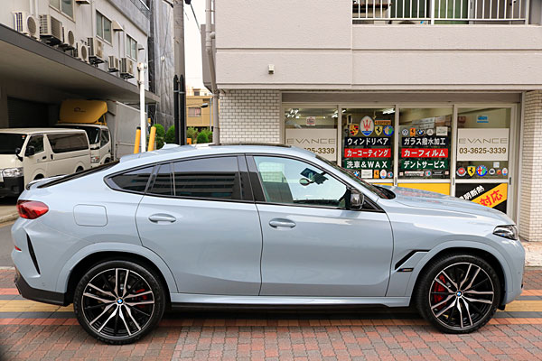 ガラスコーティング済みBMW X6 M60i右側面