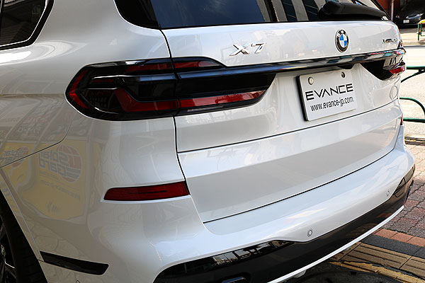 コーティングされたBMW X7リヤ部分