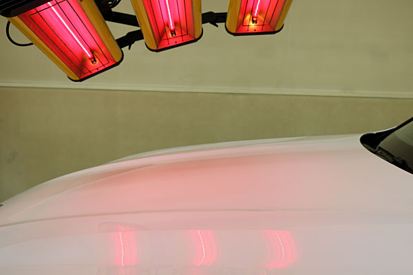 コーティング後、遠赤外線にてフード加熱中画像