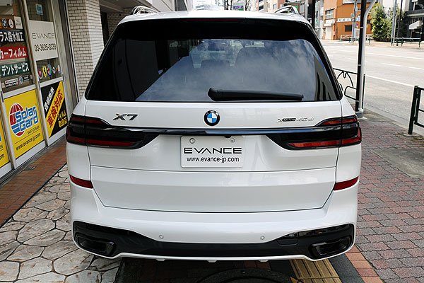ガラスコーティング済みBMW X7後方からの全体画像