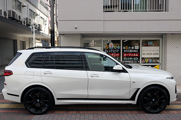ガラスコーティング済みBMW X7側面全体画像