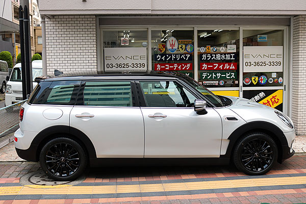 クアンタム14とガラスコーティング施工済みmini-clubmanの側面全体