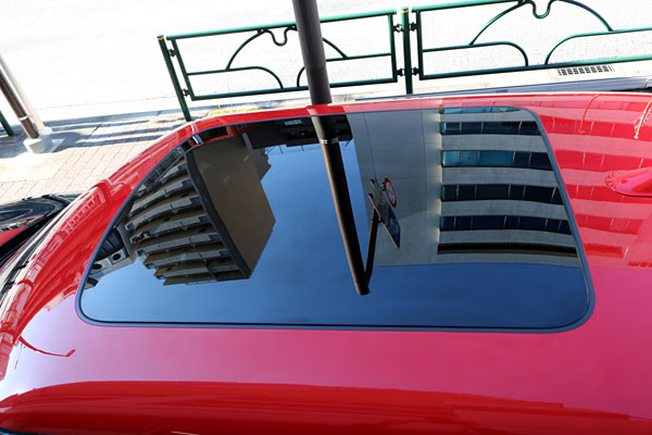 パノラマ・ガラス・サンルーフに断熱フィルムナノセラミック35貼付後画像