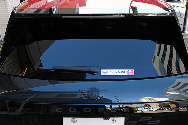 プライバシーリヤガラスに断熱フィルムクアンタム52貼付済み