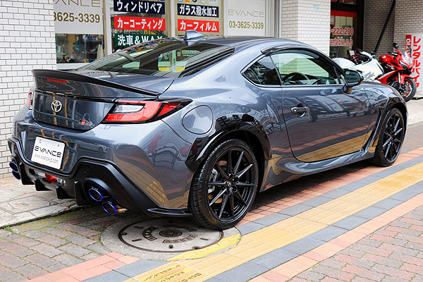 ガラスコーティング済みTOYOTA GR86右後方からの画像