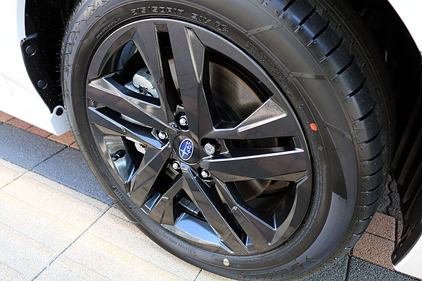 アルミホィールにもガラスコーティング済み