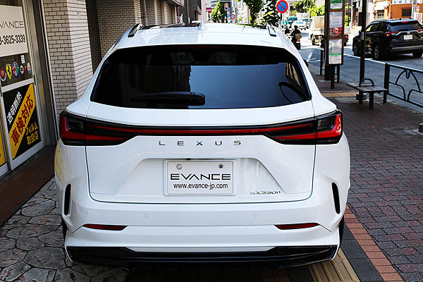 ガラスコーティング済みLEXUS NX350hのリヤ全体