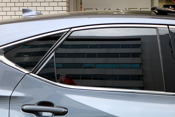 LEXUS NX350h プライバシーガラスにクアンタム19施工後のリヤドア画像
