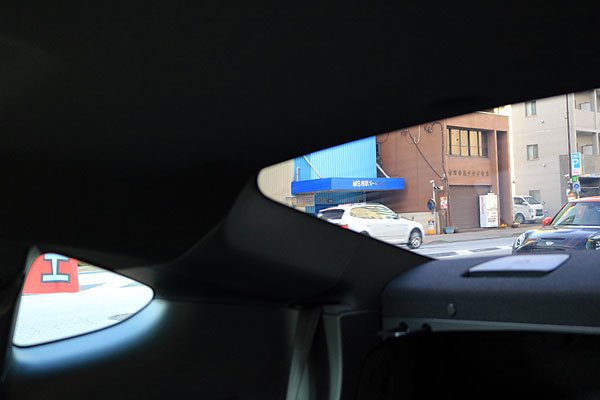 濃色リヤガラスにクアンタム14貼付後、車内からの画像